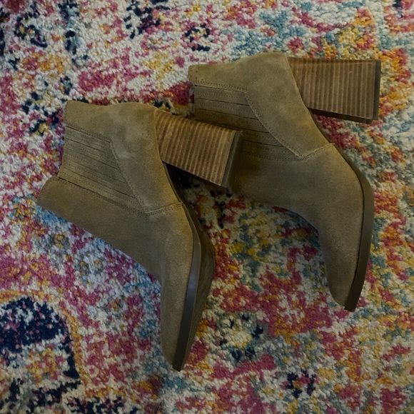 Marc Fisher booties - beige taupe - 9W - Picture 8 of 9
